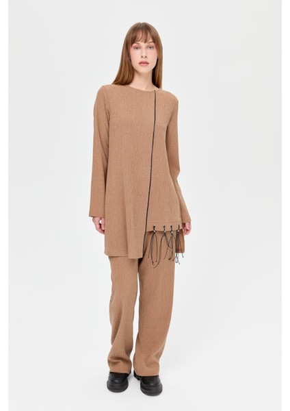 Deri Püskül Detaylı Pantolonlu Takım Camel