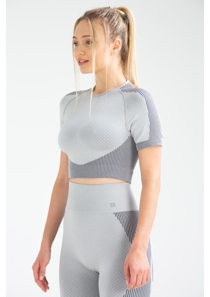 Füme Slim Fit Bisiklet Yaka Seamless Kadın Sporcu Crop Tişört SSF0006
