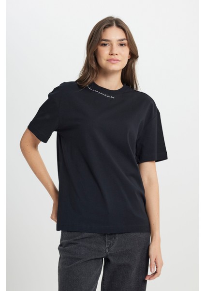 Loose Fit Rahat Kesim Bisiklet Yaka %100 Pamuk Beyaz Tişört