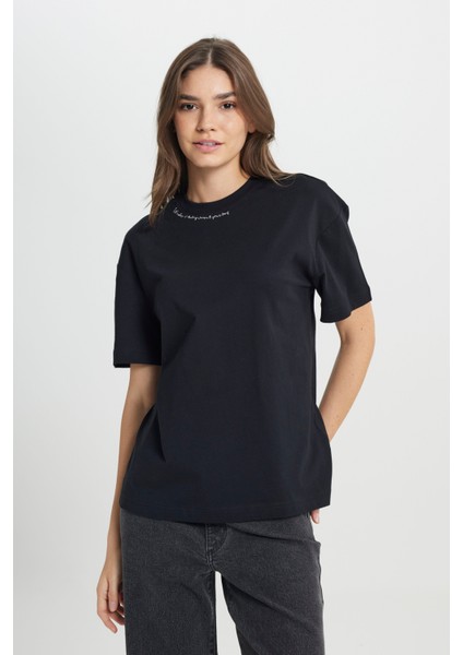 Loose Fit Rahat Kesim Bisiklet Yaka %100 Pamuk Beyaz Tişört fiyatları