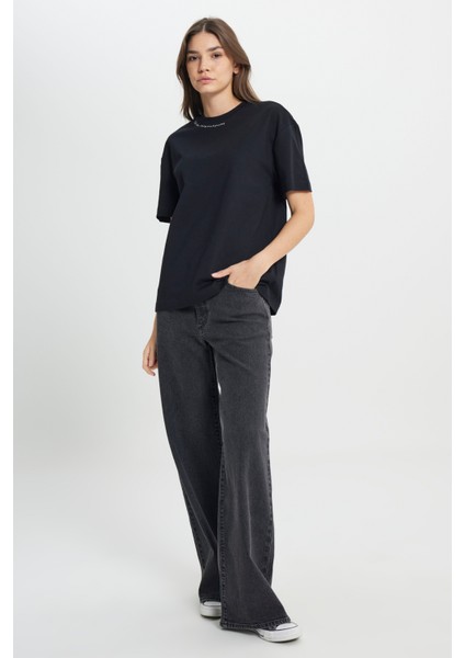 Loose Fit Rahat Kesim Bisiklet Yaka %100 Pamuk Beyaz Tişört fırsatları