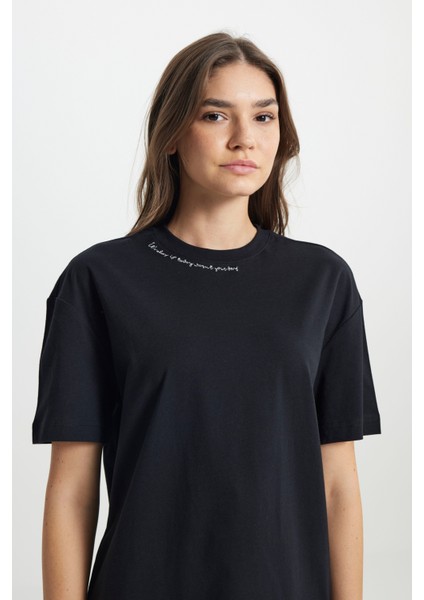 Loose Fit Rahat Kesim Bisiklet Yaka %100 Pamuk Beyaz Tişört indirimleri