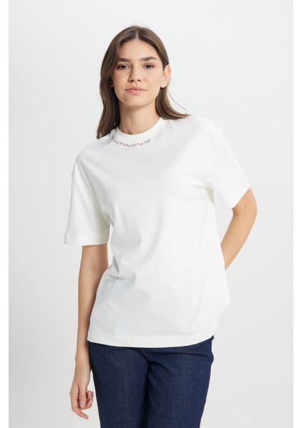 Loose Fit Rahat Kesim Bisiklet Yaka %100 Pamuk Beyaz Tişört fiyatları