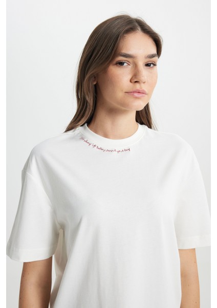 Loose Fit Rahat Kesim Bisiklet Yaka %100 Pamuk Beyaz Tişört fırsatları