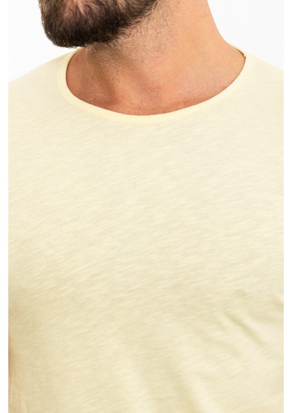 Düz Sarı Slim Fit Bisiklet Yaka Erkek T-Shirt fiyatları
