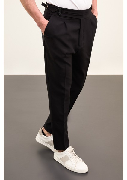 Düz Siyah Super Slim Fit Kemer Detaylı Tokalı Pileli Erkek Pantolon