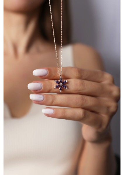 Mor taşlı çiçek detaylı gümüş kolye, zarif ve şık tasarım, 925 ayar, pembe renk fiyatları