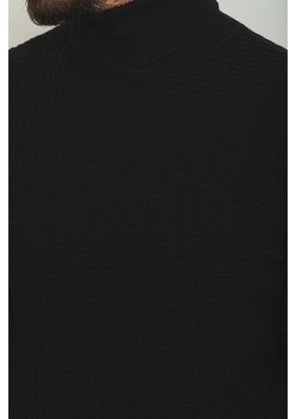 Dokulu Siyah Renk Slim Fit Tam Balıkçı Yaka Erkek Kazak