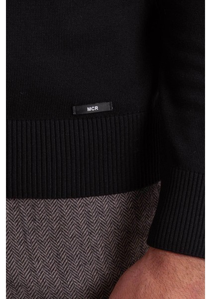 Düz Siyah Renk Slim Fit Erkek Yarım Balıkçı Yaka Kazak