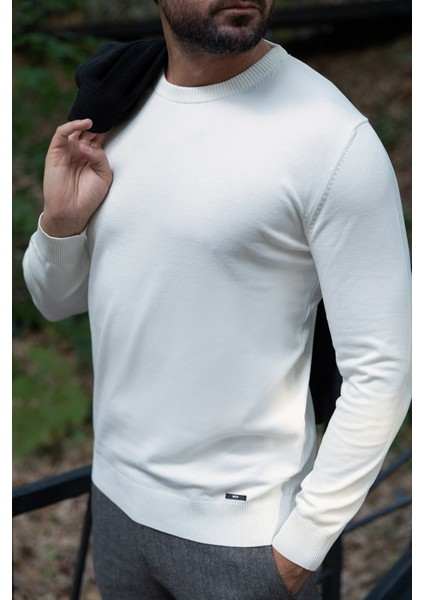 Düz Ekru Rengi Slim Fit Erkek Bisiklet Yaka Kazak