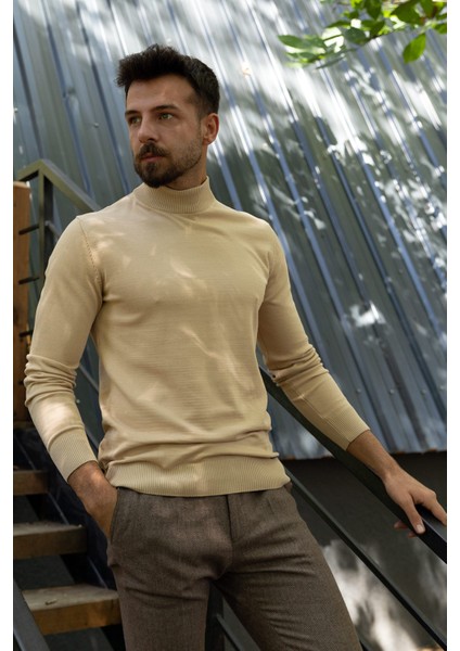 Düz Bej Rengi Slim Fit Erkek Yarım Balıkçı Yaka Kazak