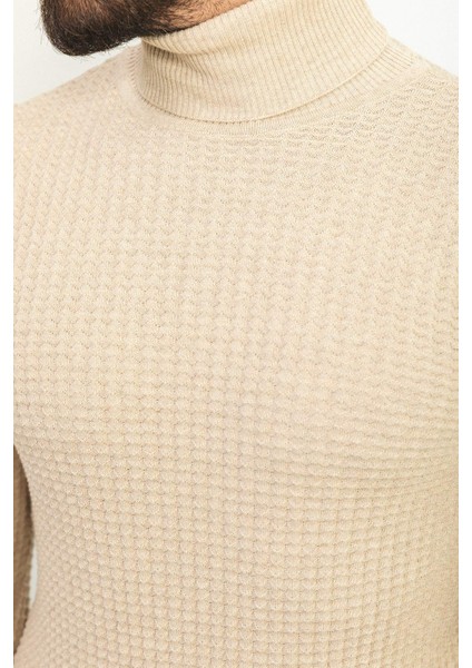 Dokulu Bej Rengi Slim Fit Tam Balıkçı Yaka Erkek Kazak