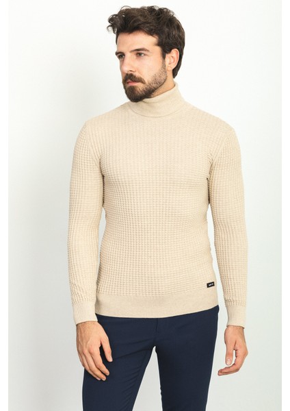 Dokulu Bej Rengi Slim Fit Tam Balıkçı Yaka Erkek Kazak