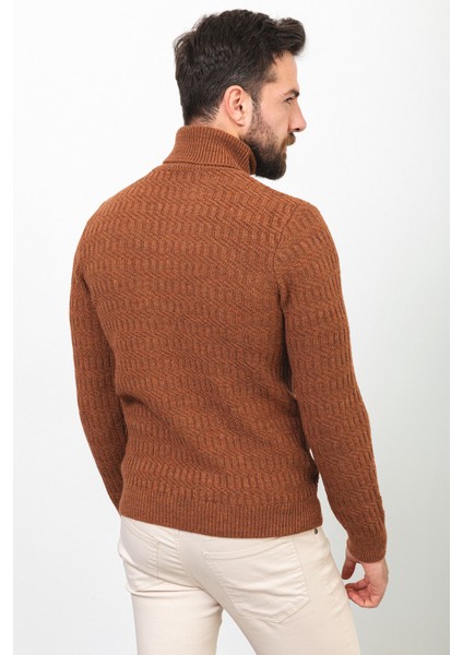 Örgü Desenli Tütün Rengi Slim Fit Tam Balıkçı Yaka Yün Erkek Kazak