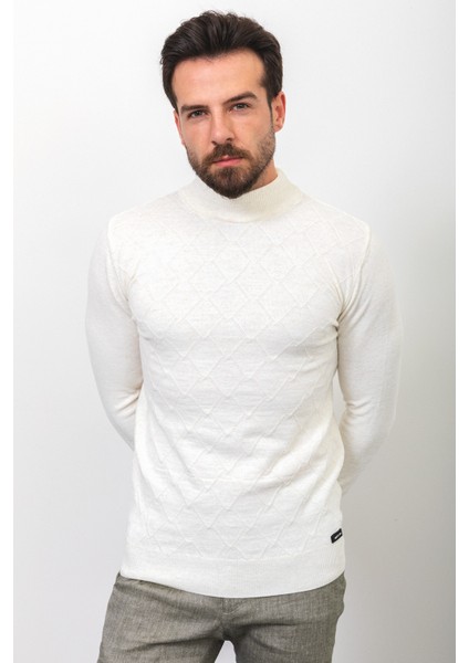 Desenli Beyaz Renk Slim Fit Yarım Balıkçı Yaka Yün Erkek Kazak
