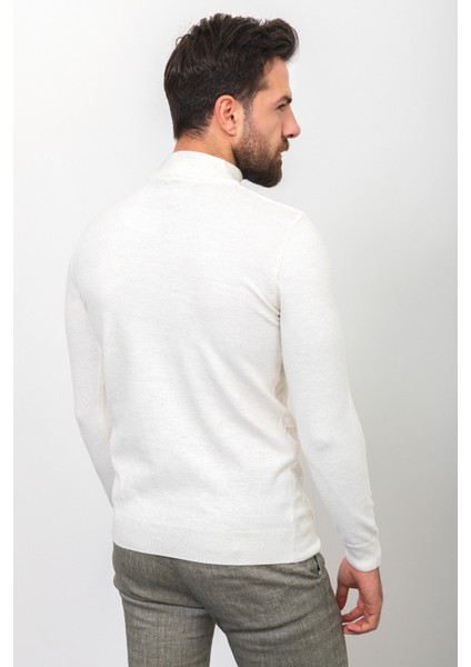 Desenli Beyaz Renk Slim Fit Yarım Balıkçı Yaka Yün Erkek Kazak