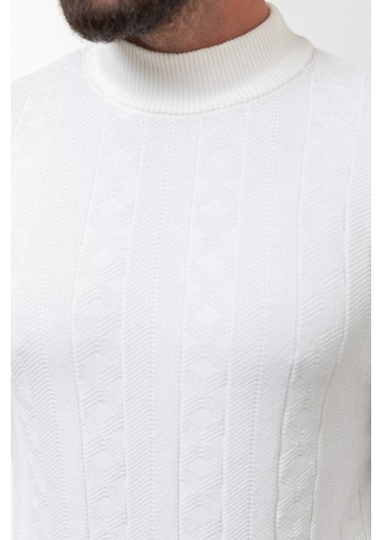 Desenli Ekru Slim Fit Yarım Balıkçı Yaka Yün Erkek Triko Kazak