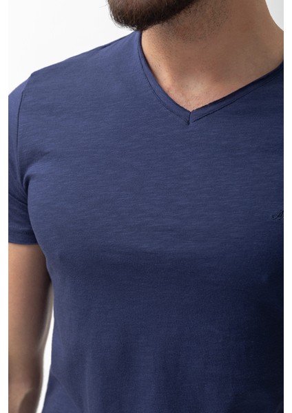 Desenli Lacivert Renk Slim Fit V Yaka Basic Erkek T-Shirt fiyatları
