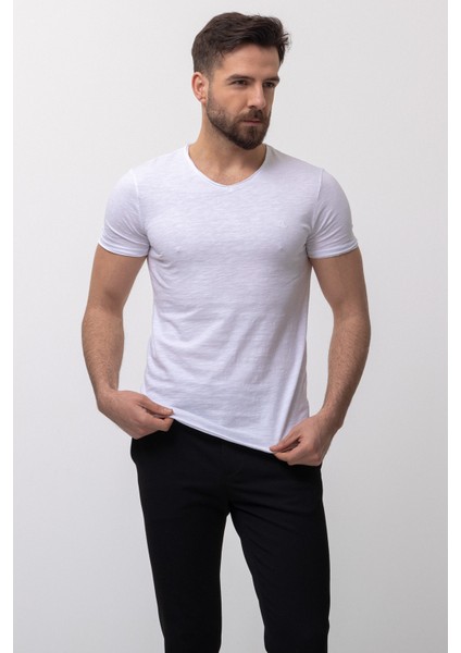 Desenli Beyaz Renk Slim Fit V Yaka Basic Erkek T-Shirt