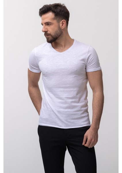 Desenli Beyaz Renk Slim Fit V Yaka Basic Erkek T-Shirt