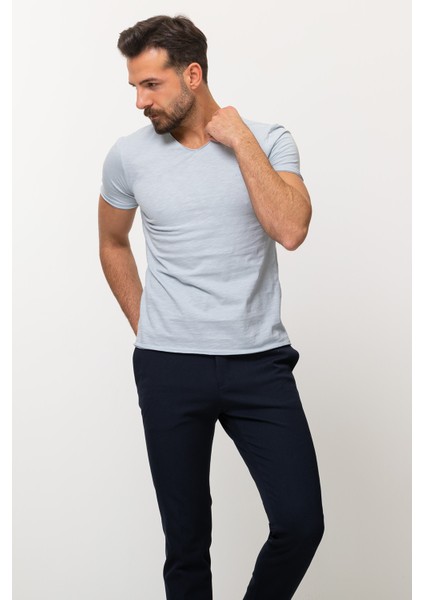 Desenli Slim Fit V Yaka Basic Erkek T-Shirt fırsatları