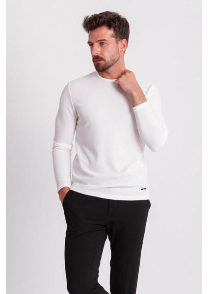 Ekru Rengi Slim Fit Uzun Kollu Bisiklet Yaka Erkek T-shirt indirimleri