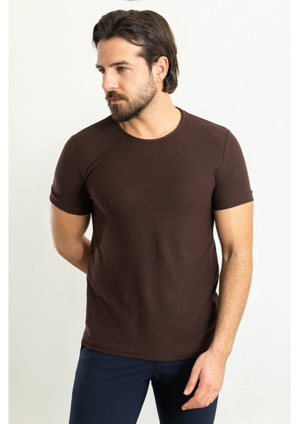 Desenli Kahverengi Slim Fit Bisiklet Yaka Erkek T-Shirt fırsatları