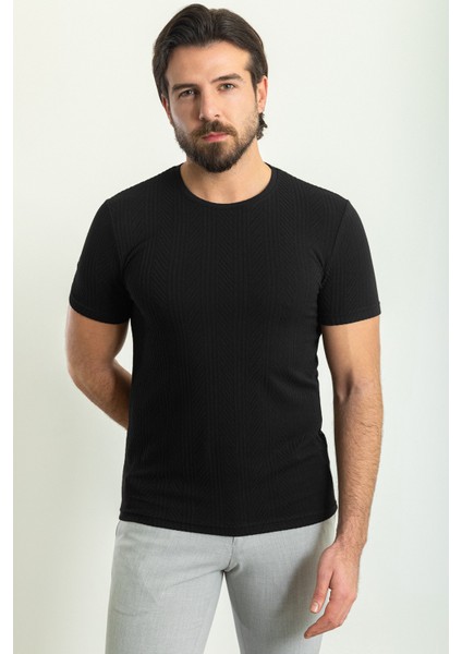 Çizgi Desenli Siyah Renk Slim Fit Bisiklet Yaka Erkek T-Shirt