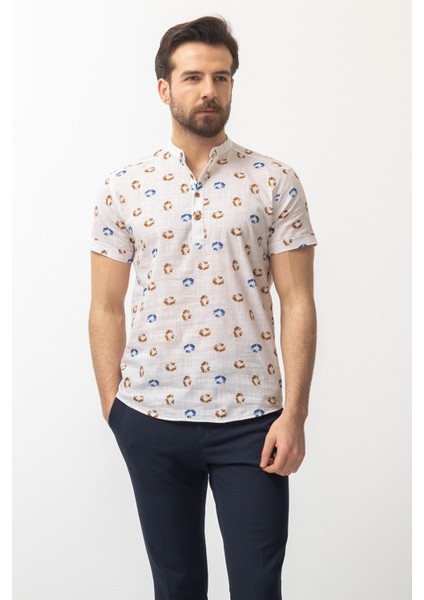 Desenli Beyaz Renk Yarım Patlı Slim Fit Kısa Kollu Hakim Yaka Erkek Gömlek
