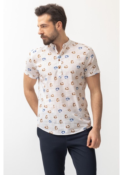 Desenli Beyaz Renk Yarım Patlı Slim Fit Kısa Kollu Hakim Yaka Erkek Gömlek modelleri