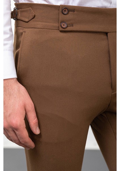 Düz Kamel Rengi Super Slim Fit Kemer Detaylı Tokalı Erkek Pantolon
