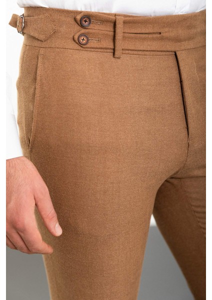 Düz Kamel Rengi Slim Fit Kemer Detaylı Tokalı Erkek Pantolon