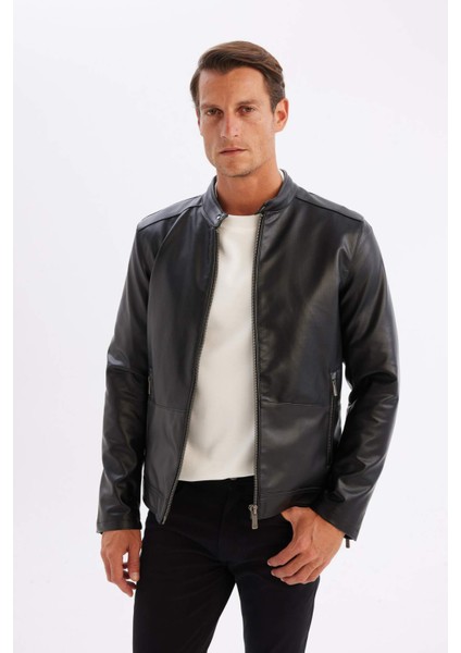 Erkek Siyah Slim Fit Dar Kesim Dik Yaka Fermuarlı Astarlı Mevsimlik Hafif İnce Suni Deri Mont Ceket C5632AX24AU