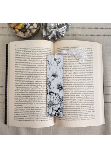Çiçek Desenli Püsküllü Kabartmalı Kitap Ayracı 3D 3 Boyutlu Altındal Home fiyatları