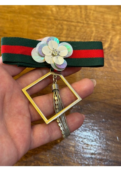 Pul Ptetli Çiçekli Çelik Halkalı Kadın Broş Giyim Aksesuarı 10X4 cm fiyatları