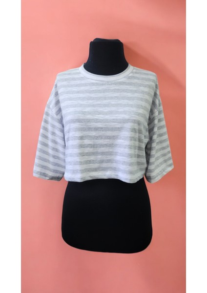 Gri Çizgili Bisiklet Yaka Kadın Oversize Crop Tişört