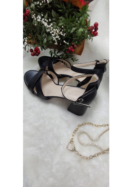 Siyah Platform Önü Çapraz Kalın Ökçeli Ayakkabı Adlf At6 Siyah 36 ST01756-SİYAH-36 fiyatları