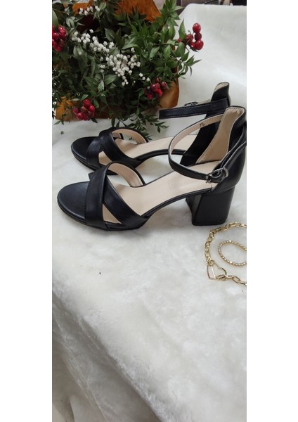 Siyah Platform Önü Çapraz Kalın Ökçeli Ayakkabı Adlf At6 Siyah 36 ST01756-SİYAH-36 modelleri