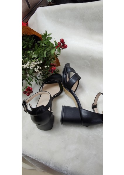 Siyah Platform Önü Çapraz Kalın Ökçeli Ayakkabı Adlf At6 Siyah 36 ST01756-SİYAH-36 fırsatları