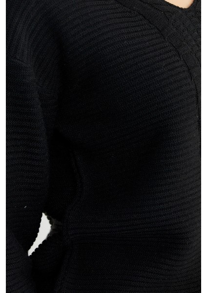 Motif Detaylı V Yaka Yünlü Triko Kazak - Siyah indirimleri