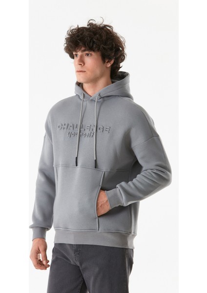 Kabartma Baskılı Kapüşonlu  Kanguru Cepli Sweatshirt