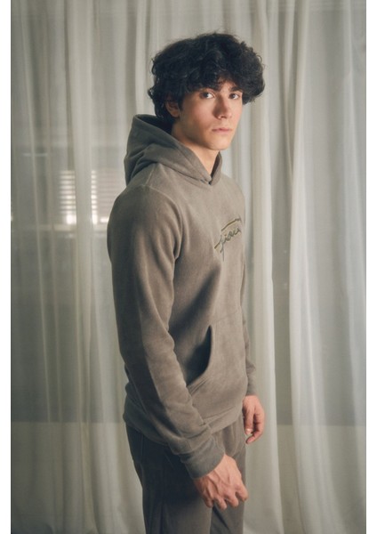 Yazı Nakışlı Kanguru Cepli Kapüşonlu Polar Sweatshirt fiyatları