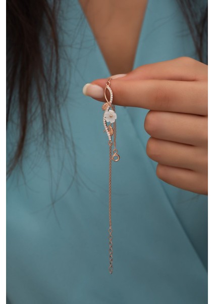 Parlak zirkon taşlı şık gümüş bileklik, zarif tasarım ve beyaz renk seçeneği fırsatları