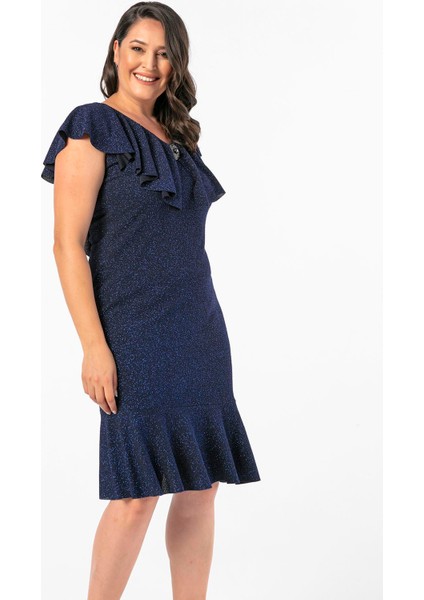 Volanlı Yaka Broşlu Simli Büyük Beden Elbise fiyatları