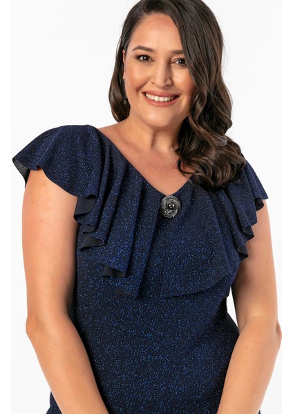 Volanlı Yaka Broşlu Simli Büyük Beden Elbise fırsatları