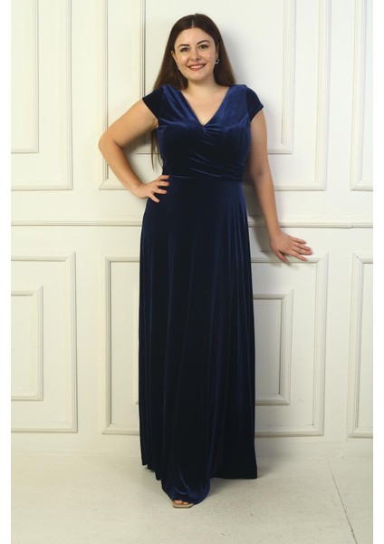 Kadın Ön Arka V Yaka Yanı Büzgülü Yarım Ay Kollu Büyük Beden Uzun Kadife Elbise fiyatları