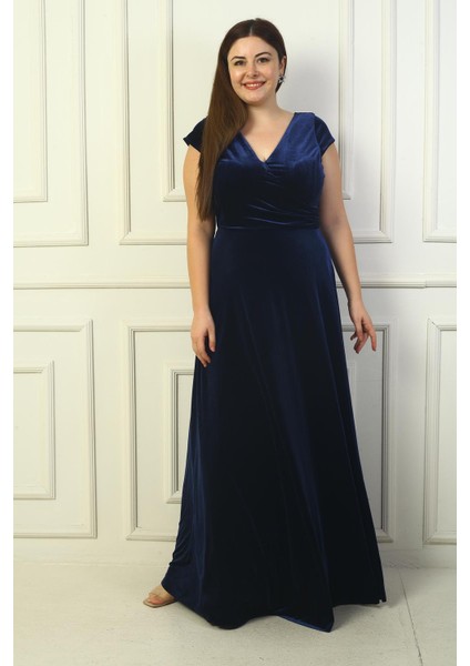 Kadın Ön Arka V Yaka Yanı Büzgülü Yarım Ay Kollu Büyük Beden Uzun Kadife Elbise modelleri