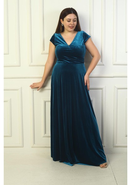 Kadın Ön Arka V Yaka Yanı Büzgülü Yarım Ay Kollu Büyük Beden Uzun Kadife Elbise modelleri