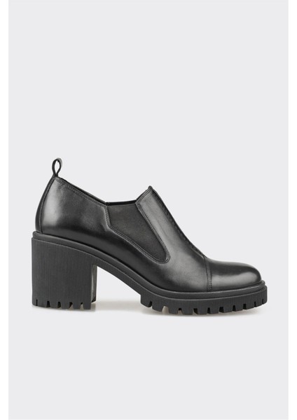 Siyah Deri Kadın Ayakkabı