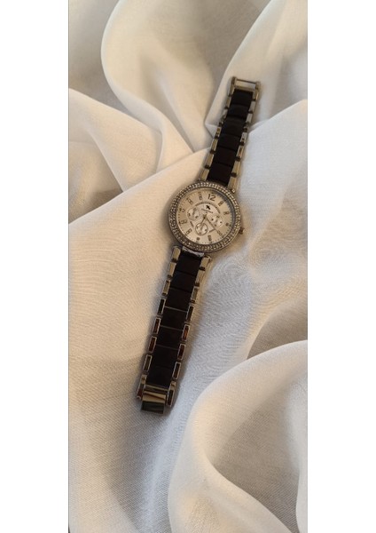 Zirkon Taşlı Kadın Kol Saati fırsatları